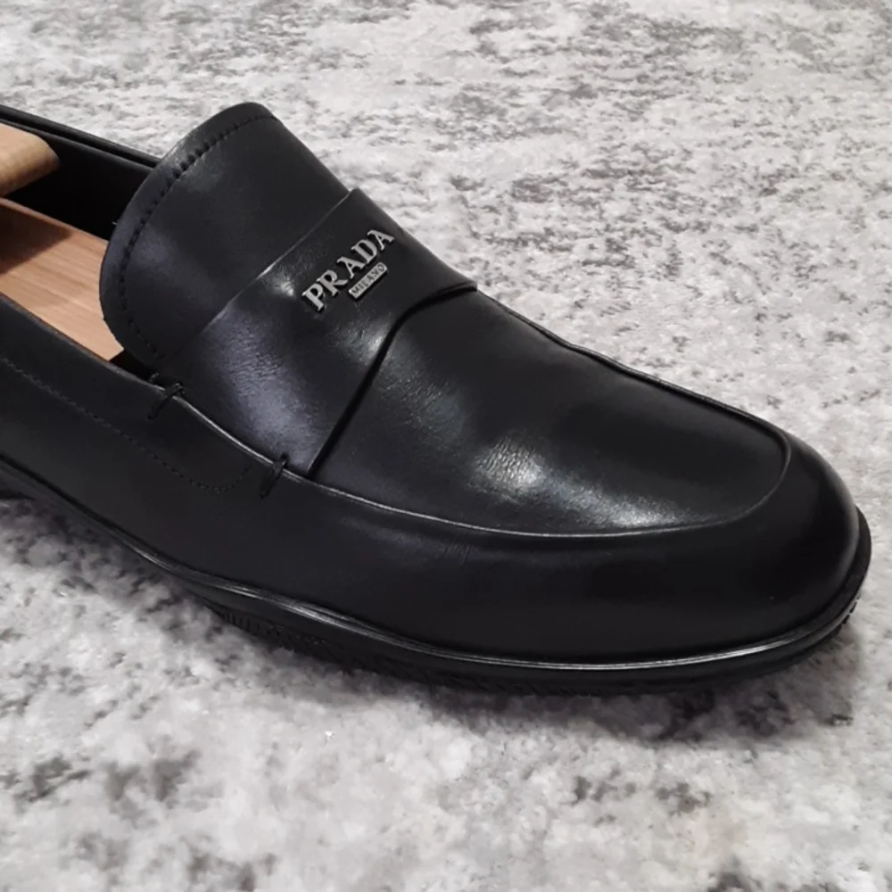 🔥🔥PRADA Men's logo loafers black size 8 US MSRP $695🔥🔥 - Picture 1 of 11